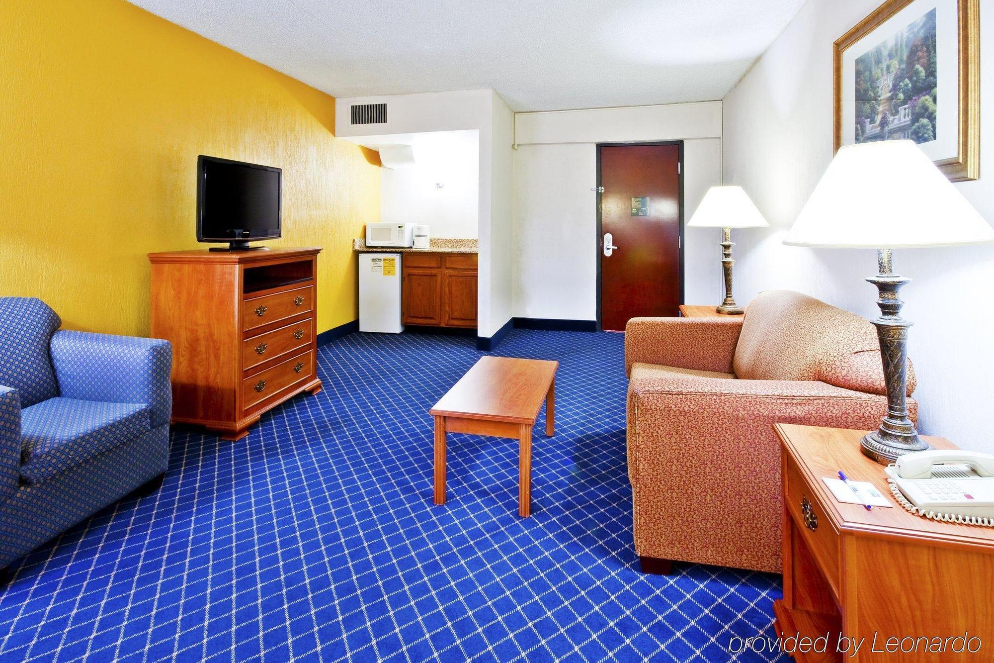 Holiday Inn Express & Suites Nashville-I-40 & I-24 Pokój zdjęcie